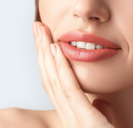 Nahaufnahme Gepflegter Lippen Mit Sanfter Berührung